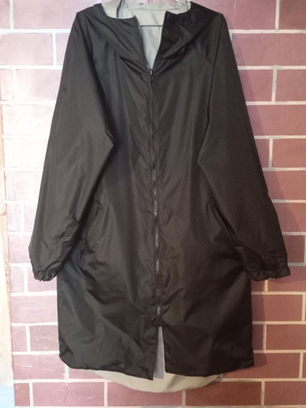 Reversible women's raincoat